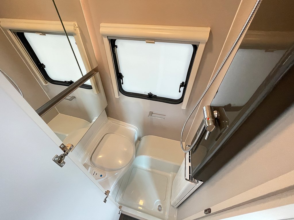 Adria Adora 593 UK /ALDE / Barnkammare / 3-våning / 7 bäddar - Adria