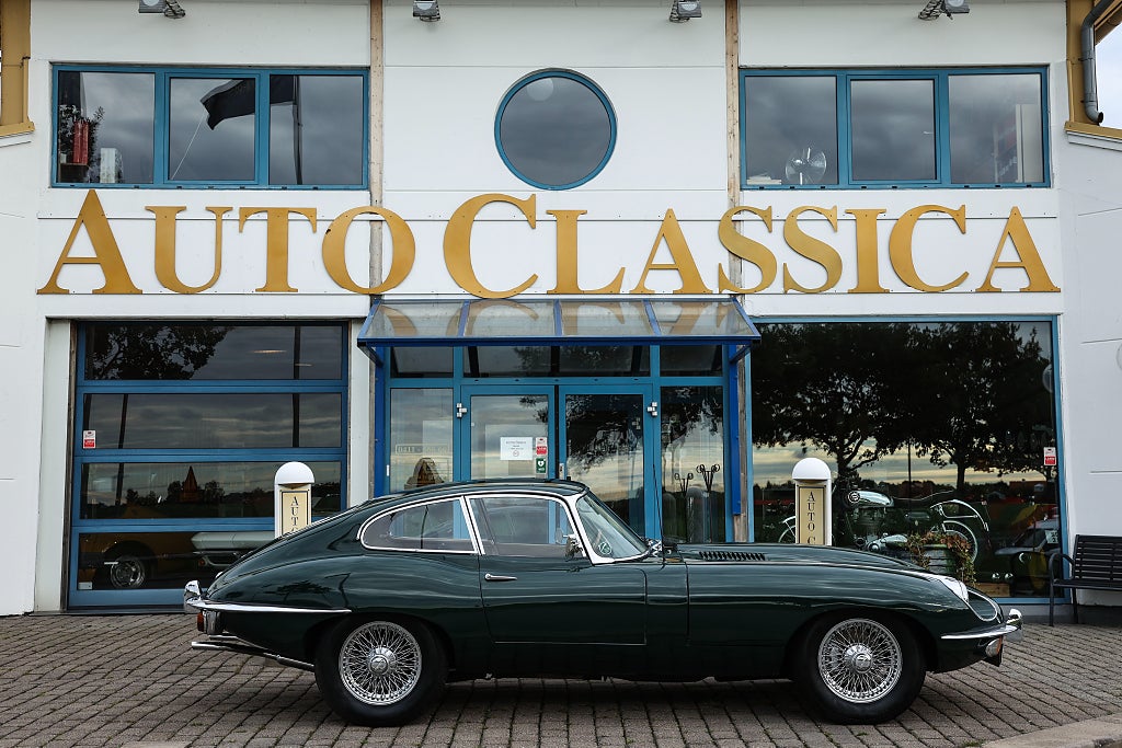 Jaguar E-TYPE 4.2 FIXED HEAD COUPÉ * 2-SITSIG *