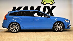 Volvon har rak treliters rak turboladdad sexa som genererar 350 hästkrafter. 