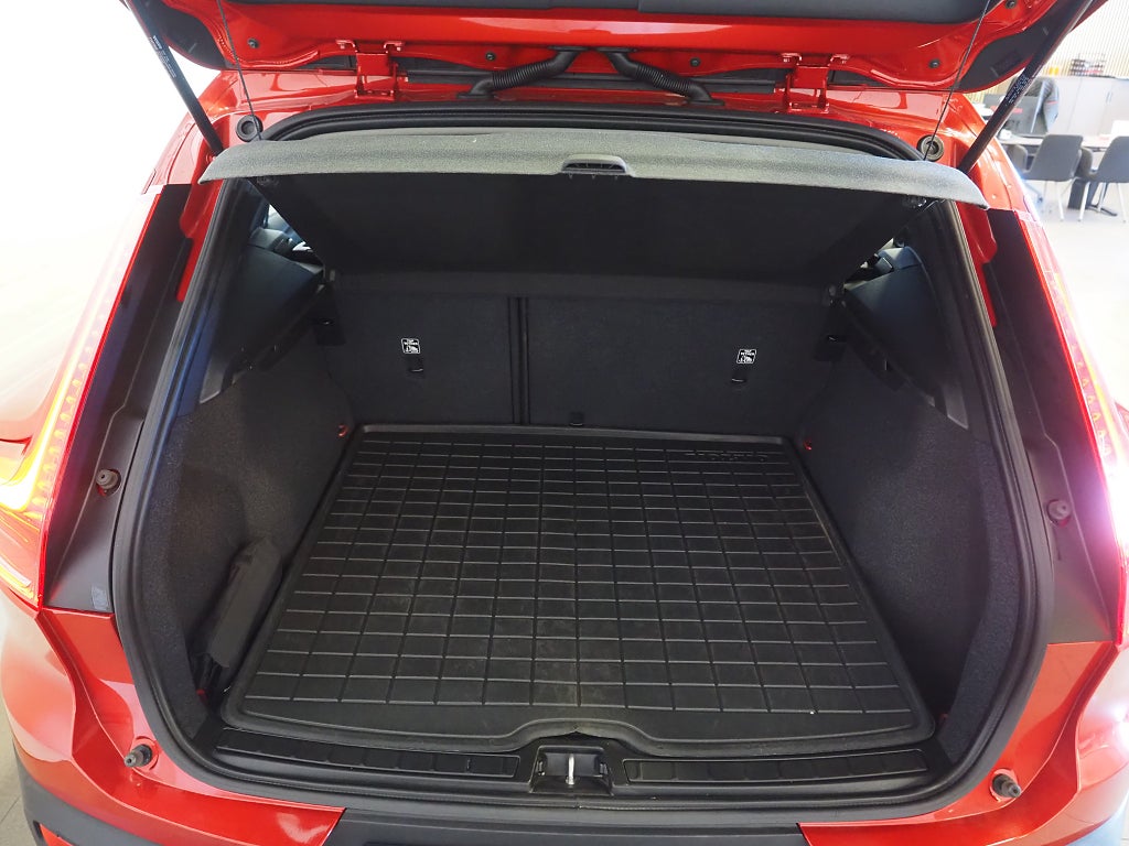 Volvo XC40 D3 AWD Geartronic Momentum 150hk | B-Kamera | Drag | 2020