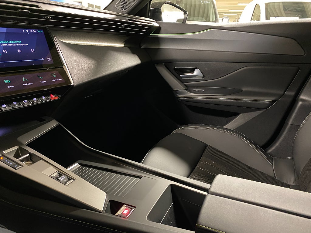 Bild på Peugeot 408 GT 1.2 PT 130hk Aut - 360-KAMERA, ELBAKLUCKA