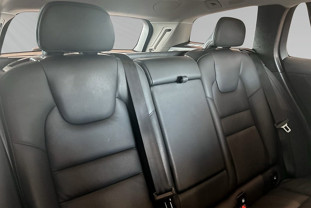 Volvo V60 Recharge T8 Plus Dark