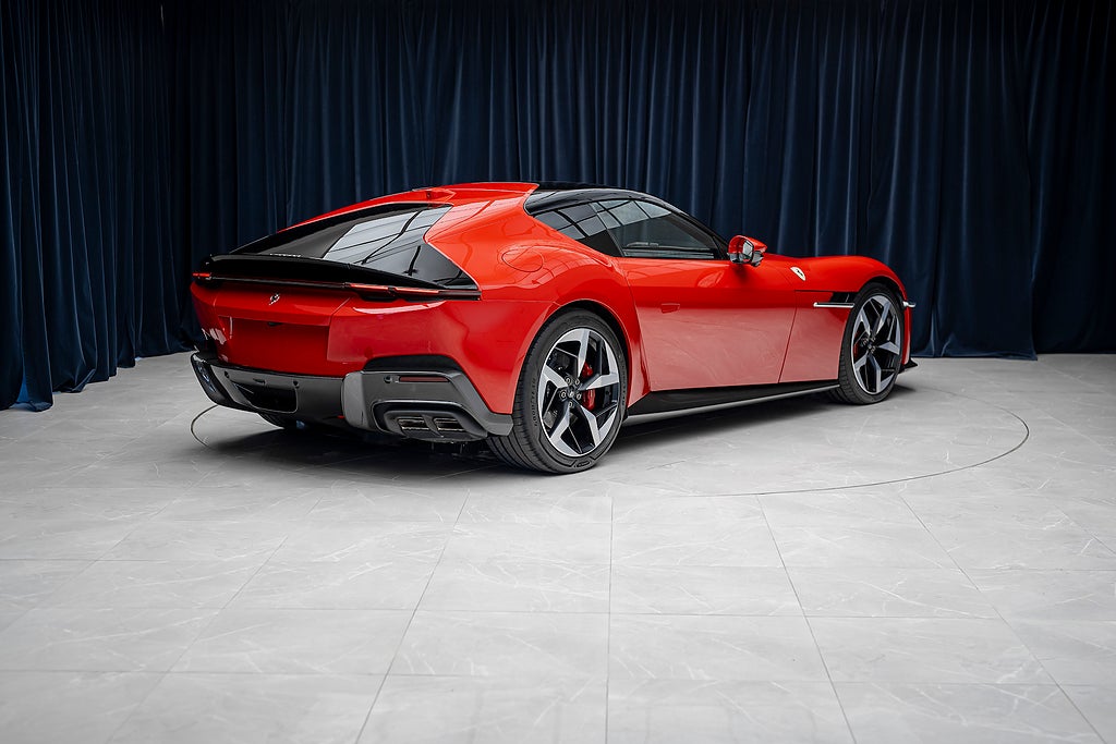 Ferrari 12Cilindri Coupe 6.5 V12 Rosso Corsa EXT/INT kolfiber MOMS LEASB