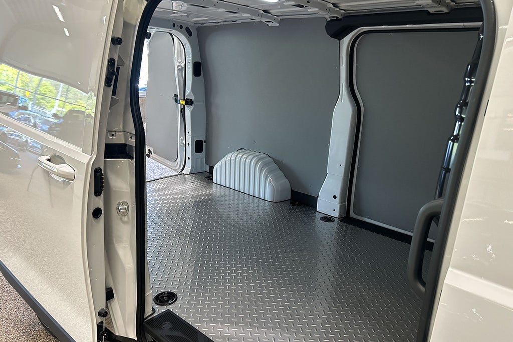 Maxus Delivery 7 L2 H1 150hk  Dubbla skjutdörrar