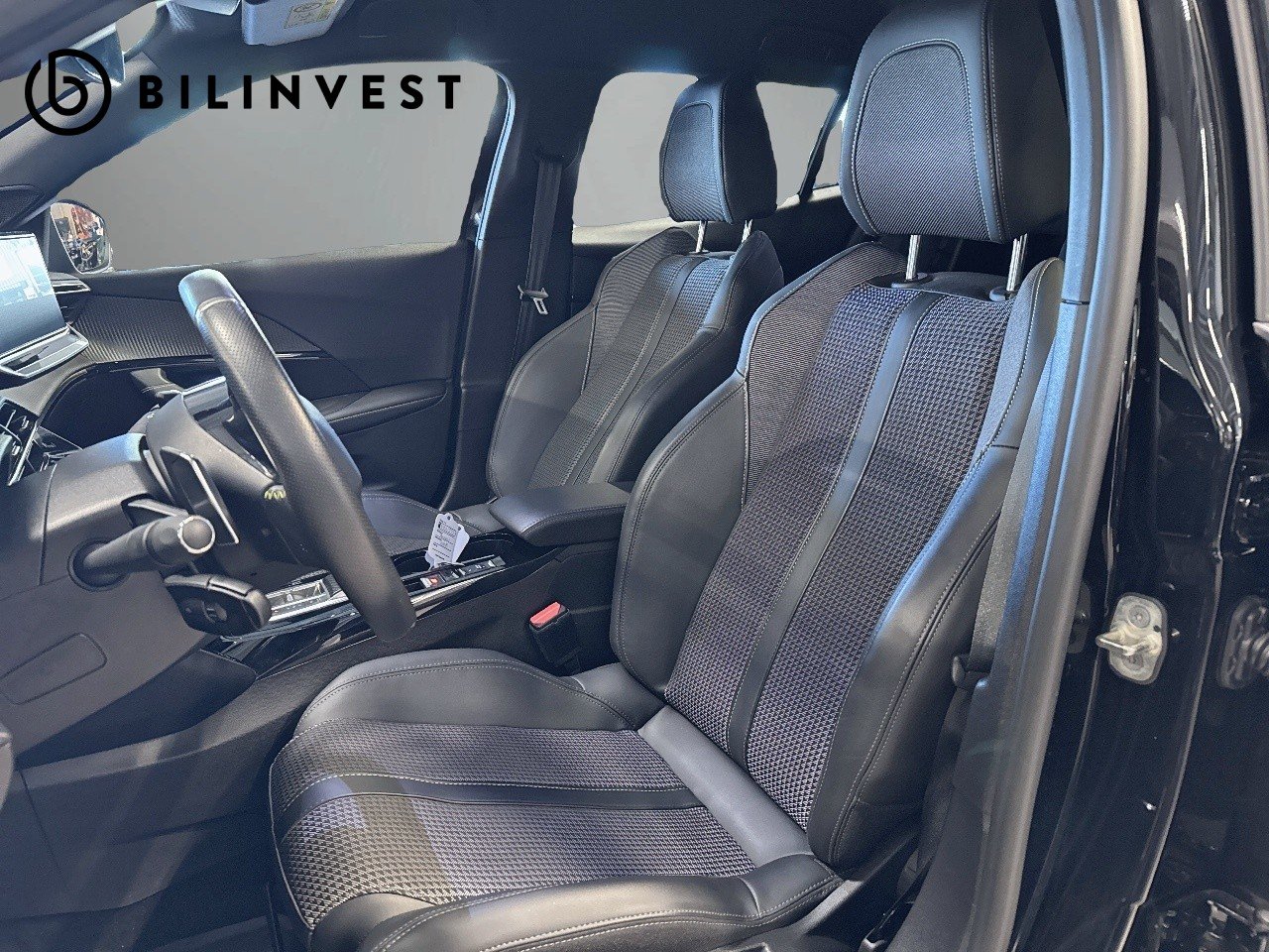Peugeot 2008 GT PureTech 130 Automat 2023, bild 7/54