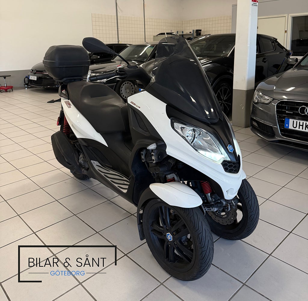 Piaggio MP3 300 HPE 0.3 CVT 1550 Mil B-Körkort