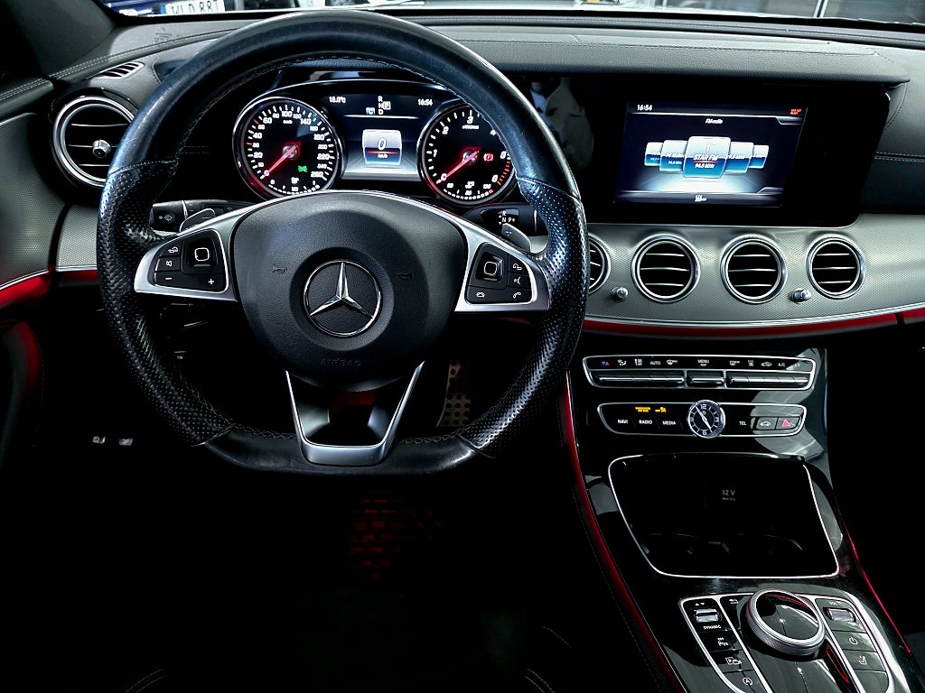 Mercedes-Benz E 220 d AMG Night Värmare Drag Kombi - bild 4