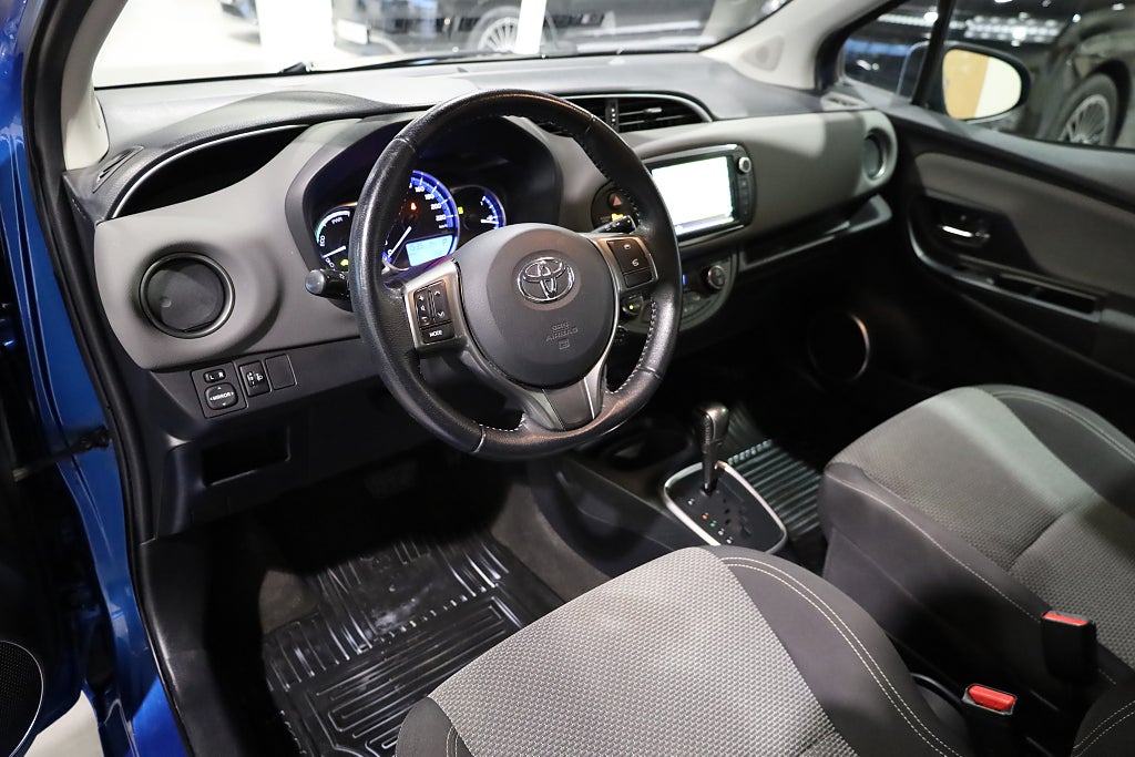 Toyota Yaris Hybrid e-CVT Active Navi Kamera Blåtand M-Värme 2015