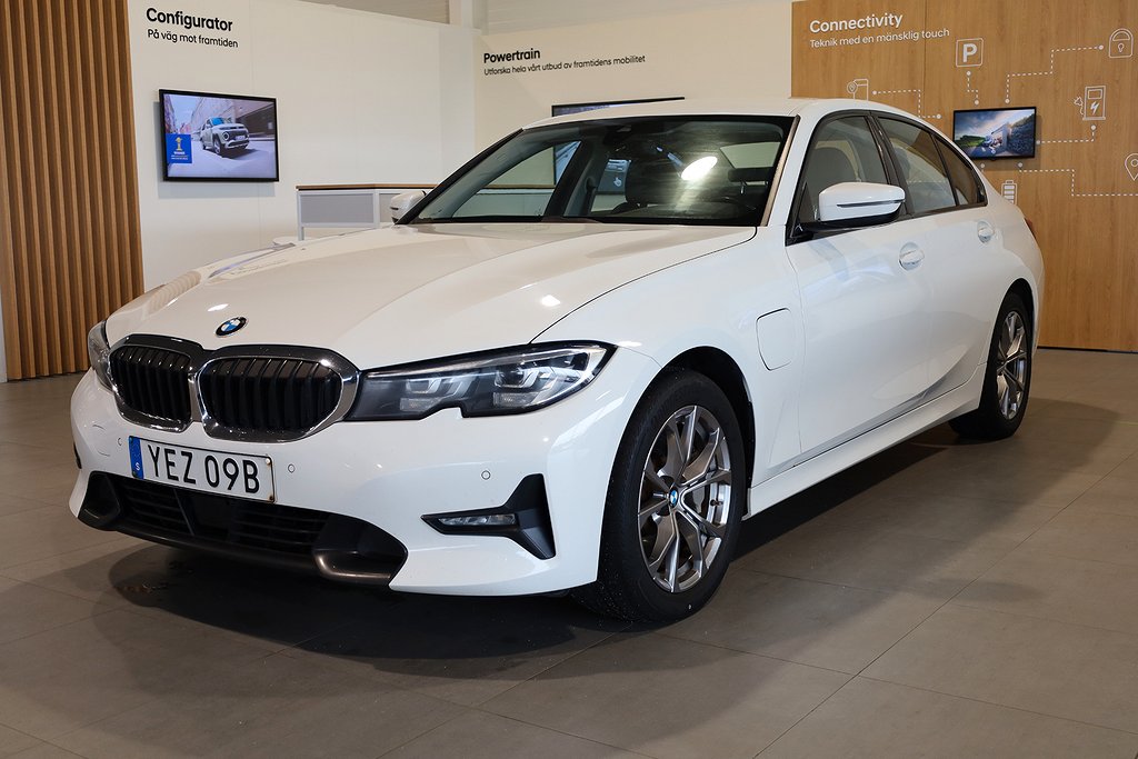 BMW 330e Sedan Steptronic Sport line Navi CarPlay Leasbar 2020
