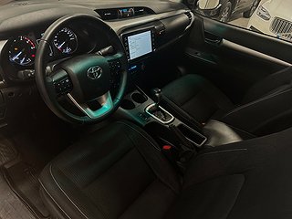 Toyota Hilux Dubbelhytt 2.4 AWD Hero MOMS/Drag/M-värm/Kamera