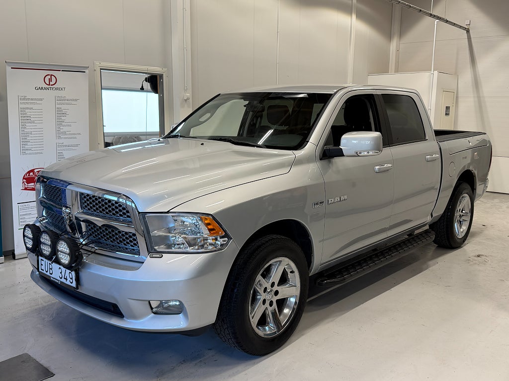 Dodge RAM 1500 Crew Cab 5.7 V8 HEMI 4x4 Skinn Sidesteps Navi RAM-boxar