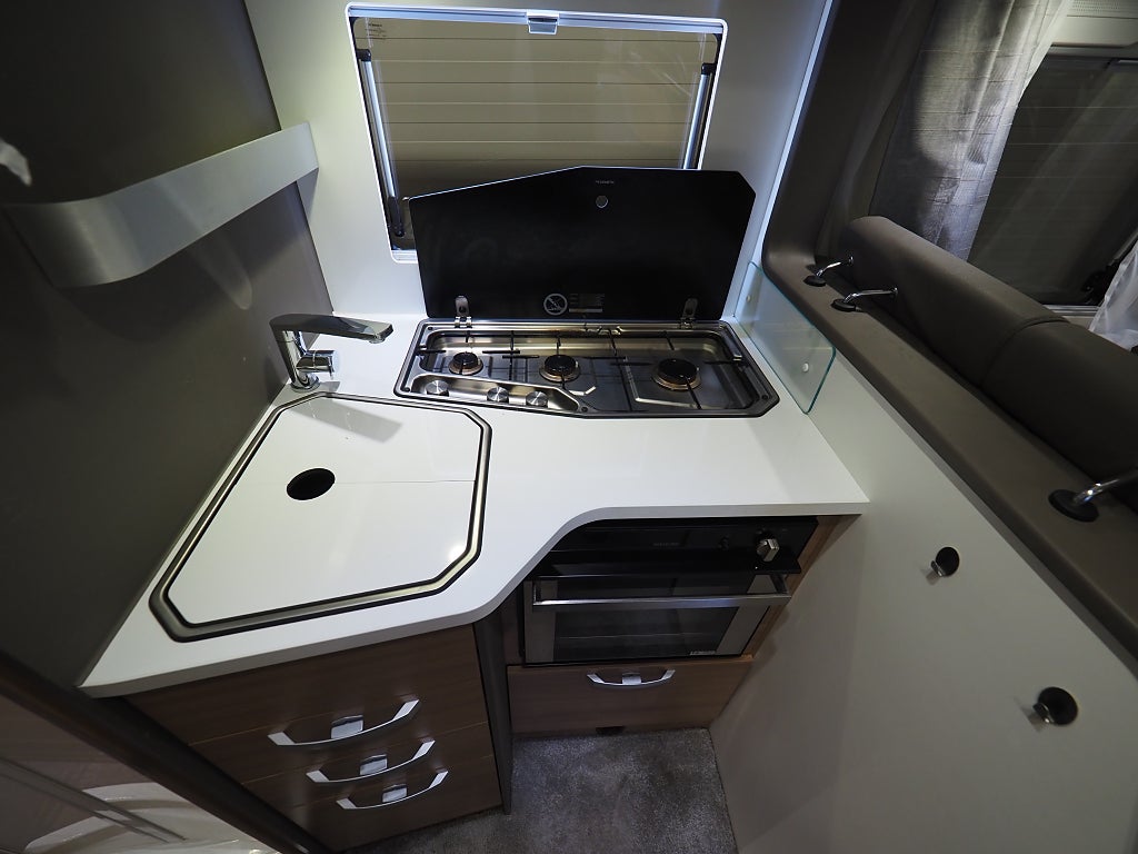 Adria Coral XL 670 SL Plus I 150hk I Dragkrok I Långbäddar I Dragkrok 2019