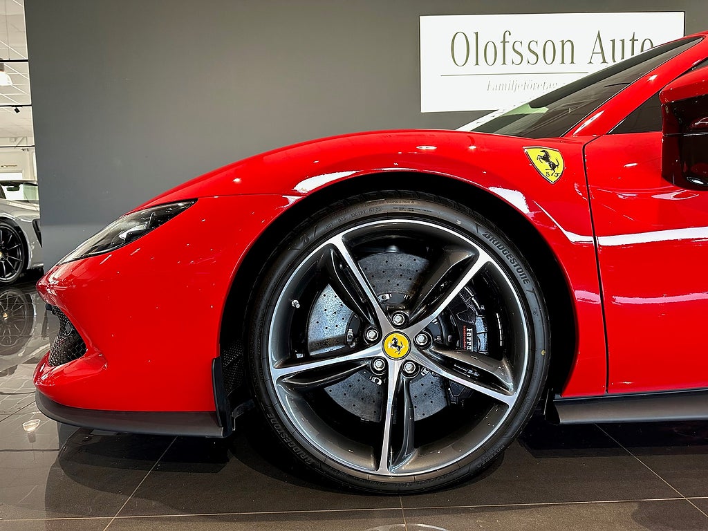 Ferrari 296 GTS 830 hk Lift / Leasebar / Carbon / JBL - bild 15