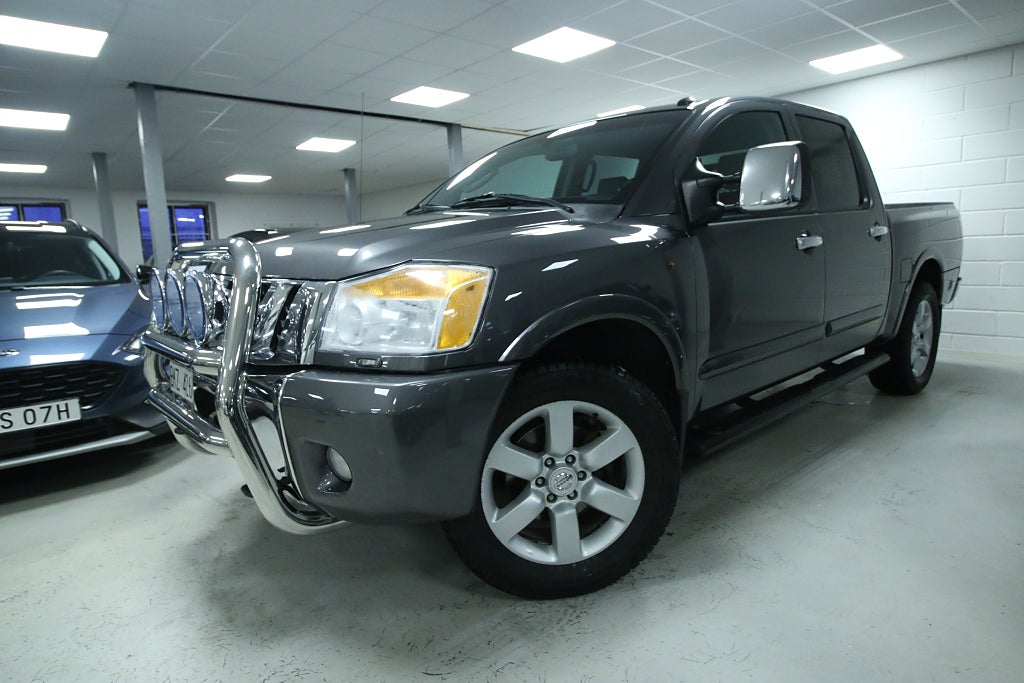 Nissan Titan Crew Cab 5.6 V8 4WD Motorvärmare/Dragkrok/DVD