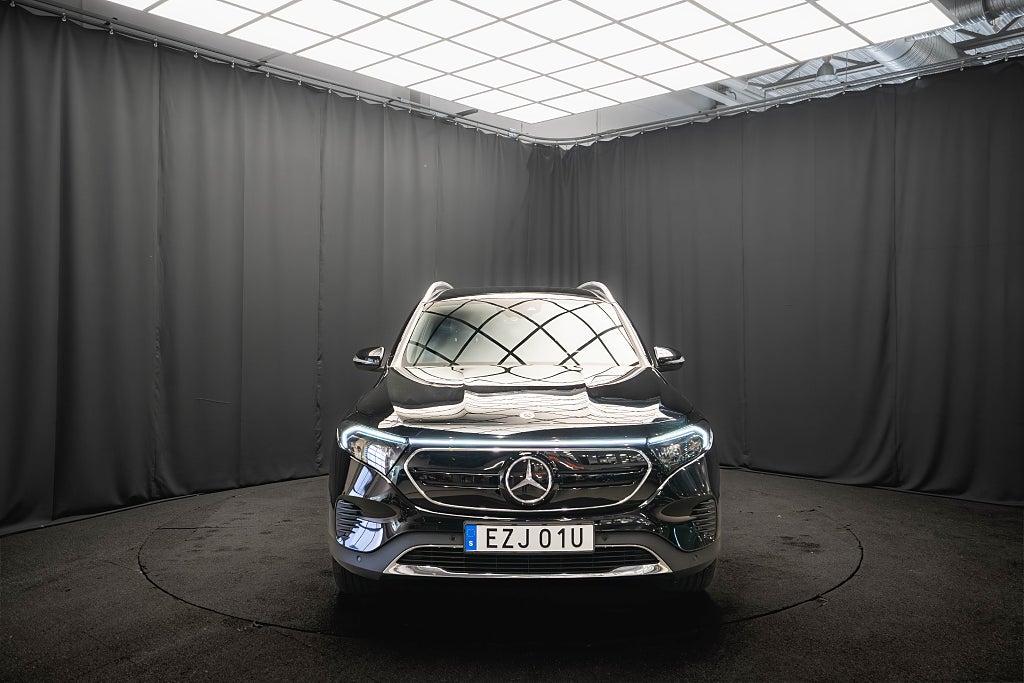 Mercedes-Benz EQB 300 4MATIC KAMERA DISTRONIC+ 1-ÄGARE 95.5% SoH MOMS