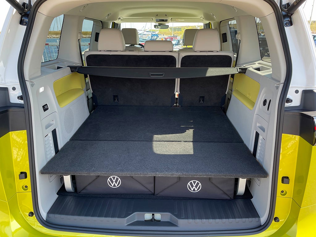 Bagageutrymmet har en volym på 1 121 liter och 2 205 liter med nedfällda säten. Foto: Anders Nilsson