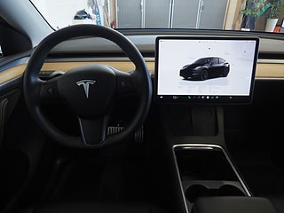 SUV Tesla Model Y 14 av 20