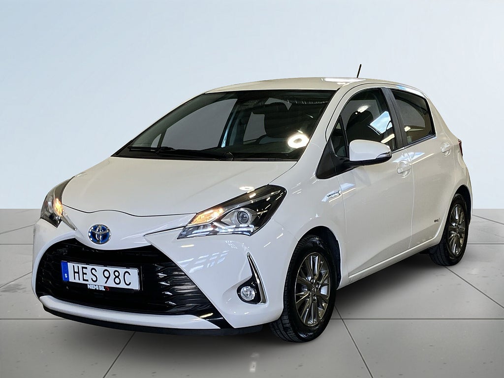 Toyota Yaris Hybrid e-CVT Active Värmare Kamera ISOFIX S&V-hjul