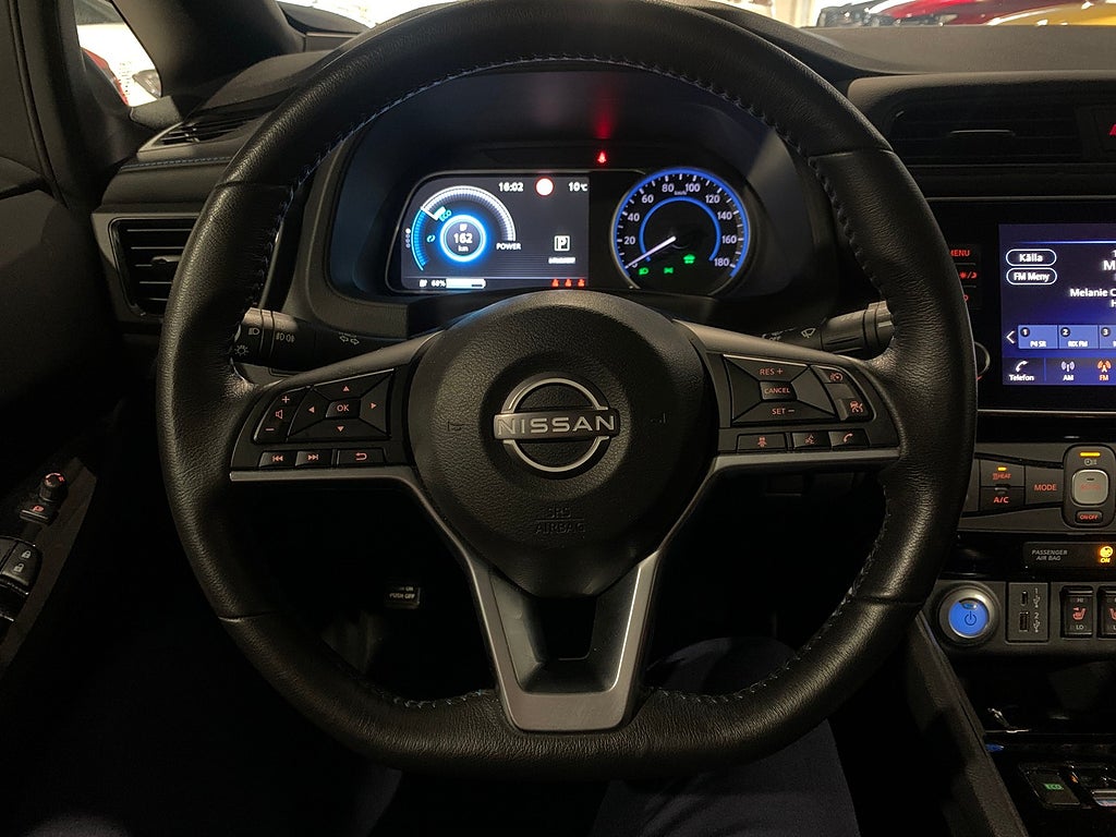 Nissan Leaf N-Connecta|40kWh|Värmepump|360 kamera