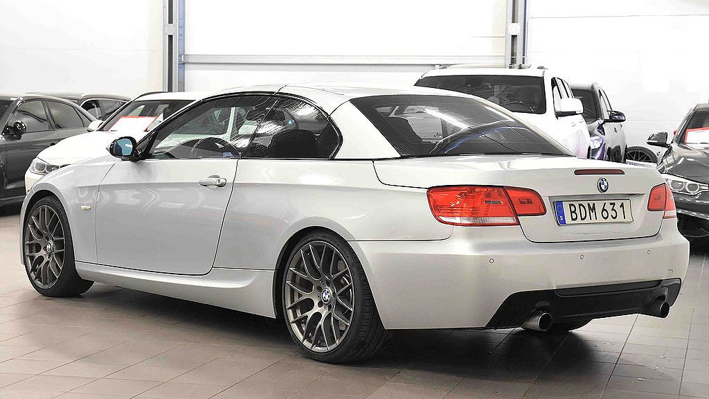 BMW 335i Convertible har en rak sexa på 305 hästkrafter och 400 Nm. 