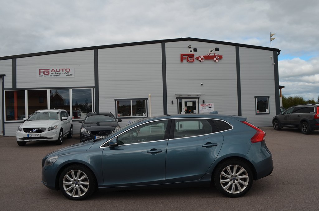 Volvo V40 D2 Momentum Euro 5 Drag Backkamera Pano