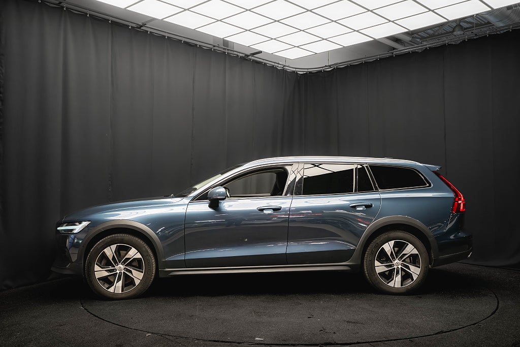 Volvo V60 Cross Country B4 AWD PRO LÄDER DRAG KAMERA D-VÄRMARE ELSTOL