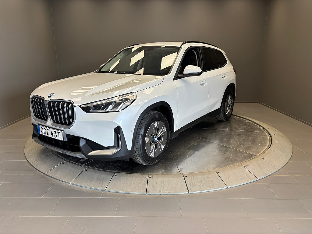 BMW iX1 xDrive30 Dragkrok Rattvärme Backkamera 