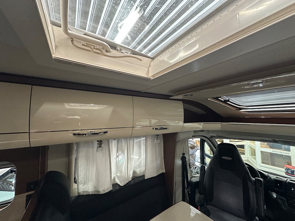 LMC T 713 Passion Alde Långbädd toa bak thumbnail