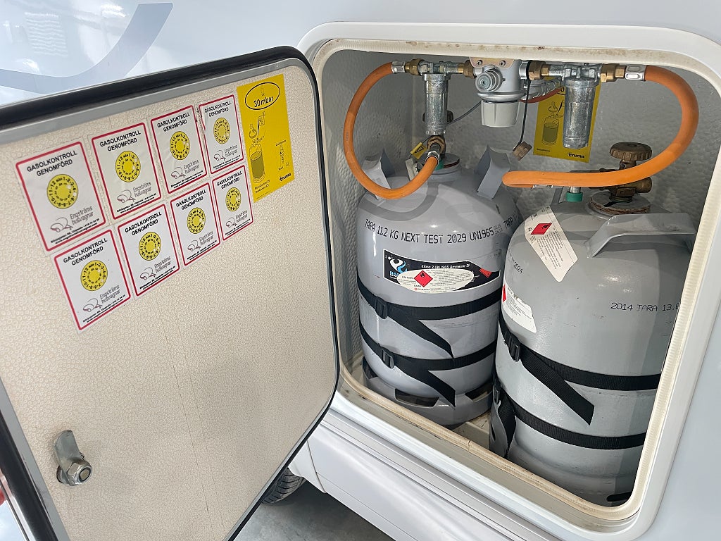 Adria Vision 707 SL /AC bodel/Solcell x2/Ugn/Taksäng/Långbäddar/Fint s - Adria