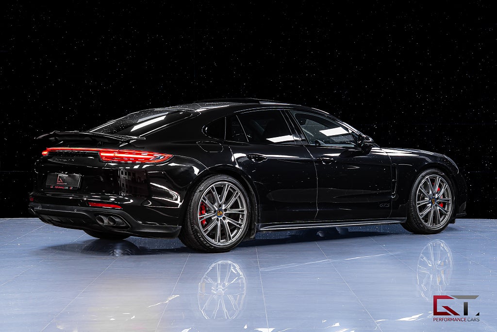 Porsche Panamera GTS MOMS SportDesign Pano Sportavgassystem 18-väg BOSE