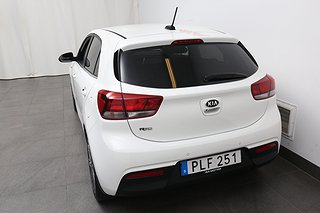 Halvkombi Kia Rio 3 av 22