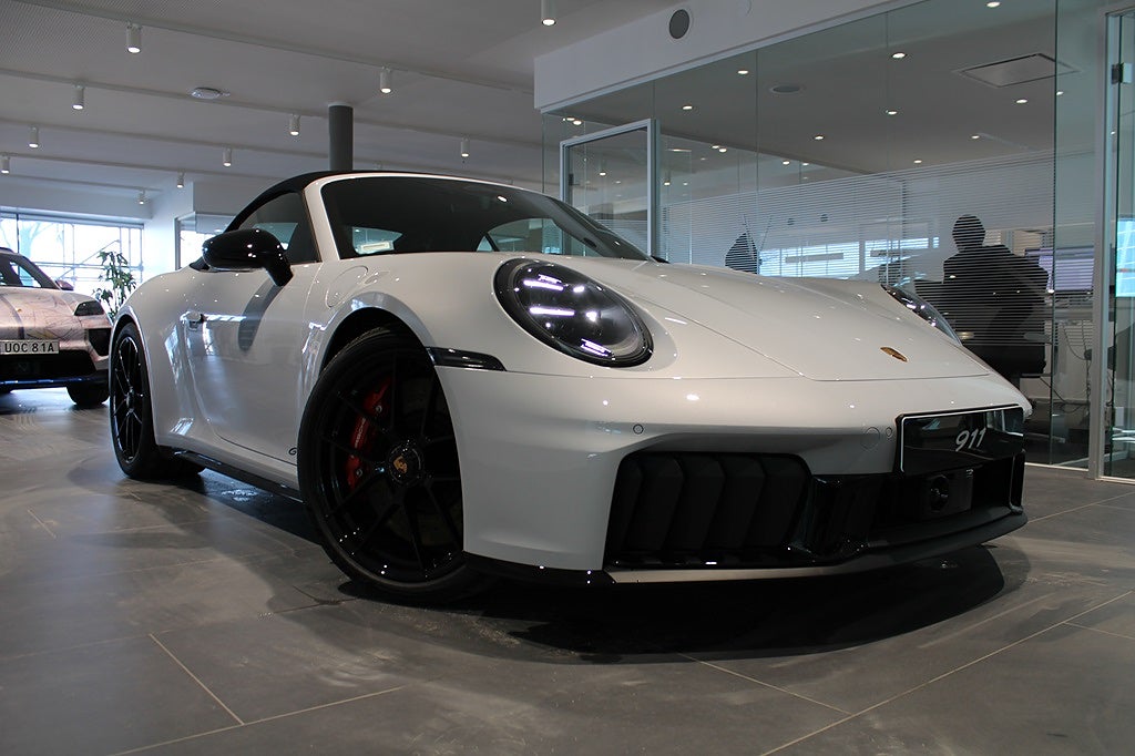 Porsche 911 Carrera 4 GTS Cabriolet