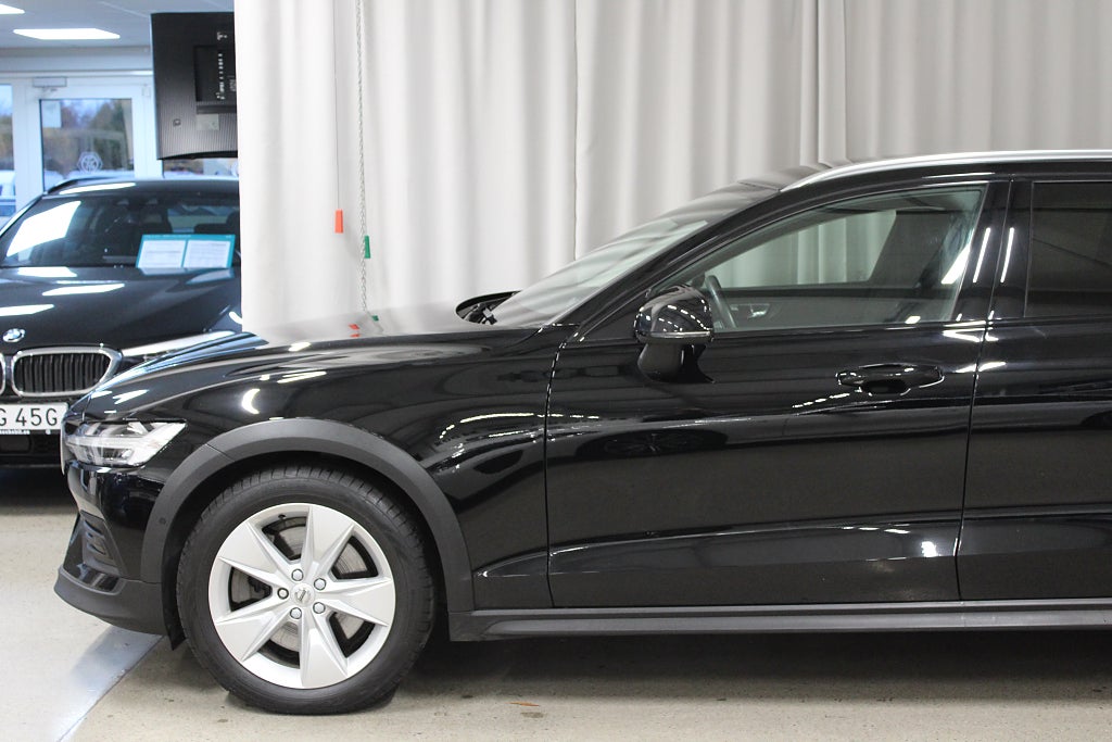 Volvo V60 Cross Country B4 AWD 197HK, Drag, Google, 3,99% Ränta