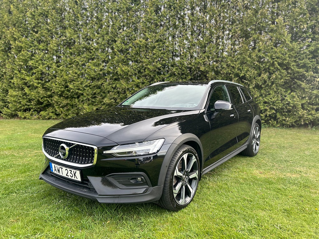 Volvo V60 Cross Country B4 AWD Momentum VOC Drag Kamera Värmarer