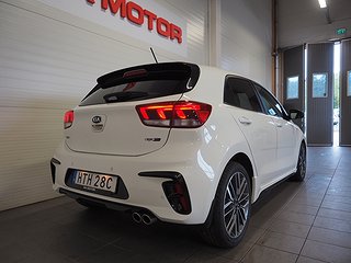Halvkombi Kia Rio 7 av 19