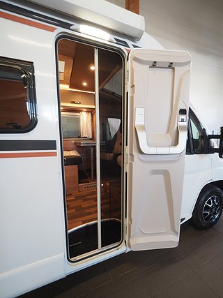 Husbil-halvintegrerad Weinsberg CaraCompact 600 MEG Pepper Edt 6 av 17