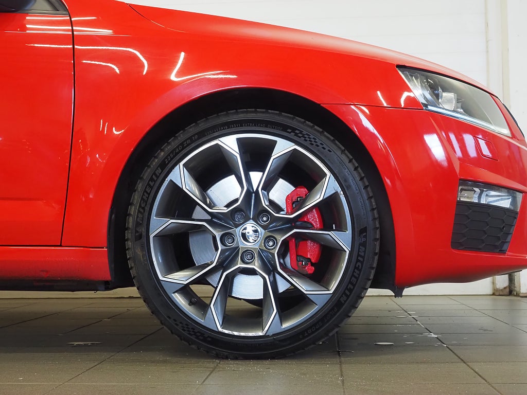 Skoda Octavia Kombi RS 2.0 TSI 220hk Dragkrok Navi P-Värm PDC 19" 2015