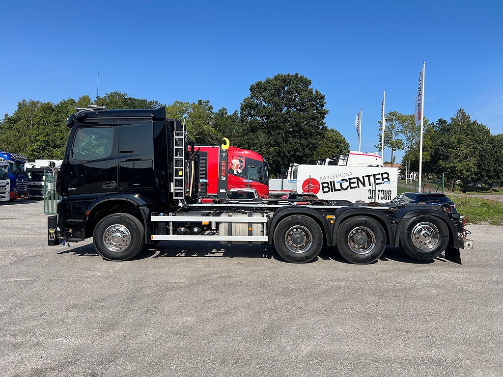 Mercedes-Benz Arocs 3251 Tridem Lastväxlare, Fullt Plogutrustad