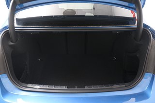 Sedan BMW 330 17 av 17