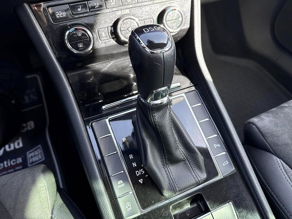 Skoda Superb 2018 - miniatyr 17