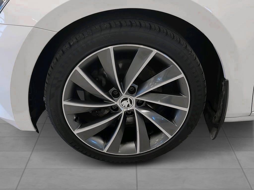 Skoda Superb Combi L&K TDI 190 hk DSG 4x4 Lågskatt Parkv.