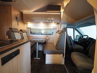 Husbil-alkov Bürstner A 700 9 av 29
