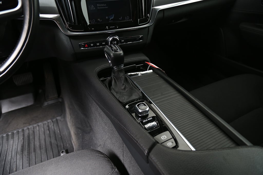Volvo V90 T4 190hk Momentum SE Aut Head-up Kamera VOC Drag 2019