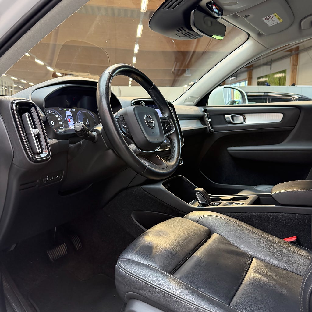 Volvo XC40 T5 Twin Engine DCT Momentum Advanced Rattvärme Apple