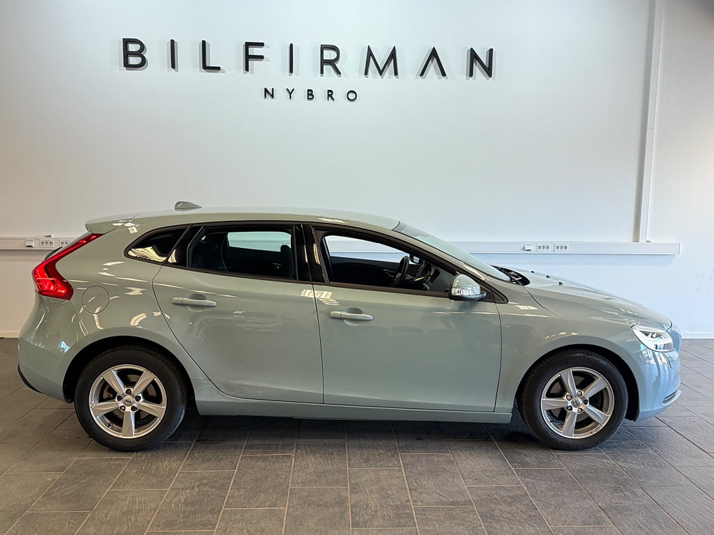 Volvo V40 T2 Kinetic LÅGA MIL