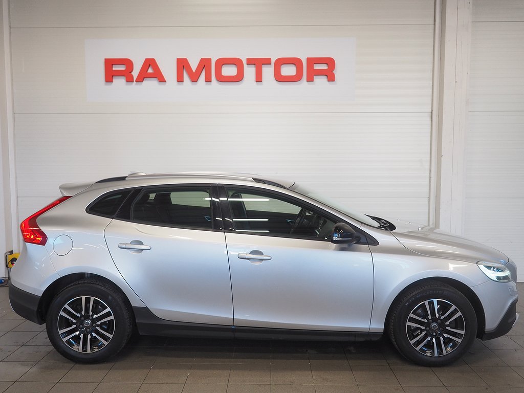 Volvo V40 Cross Country T4 AWD Automat Momentum | VOC | Navi 2017