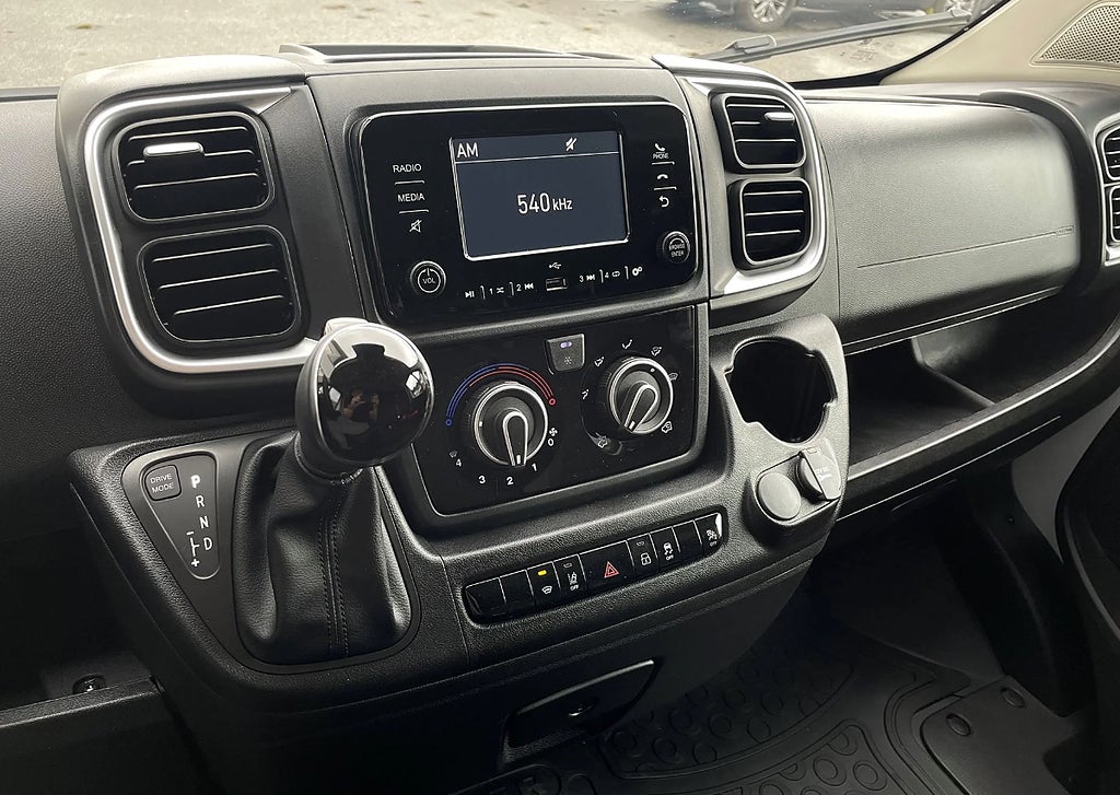 Bild på Peugeot Boxer Flak L370 BlueHDi 140hk 