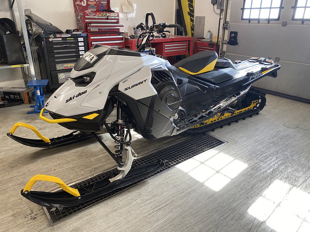 Ski-Doo Summit SP 850 E-TEC 146 ELSTART