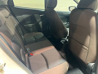Halvkombi Mazda 2 8 av 18