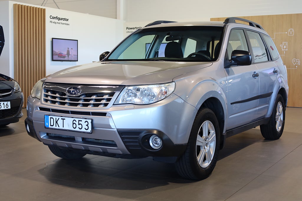 Subaru Forester 2.0 X 4WD AUT Drag M-Värme Blåtand Nybesiktigad 